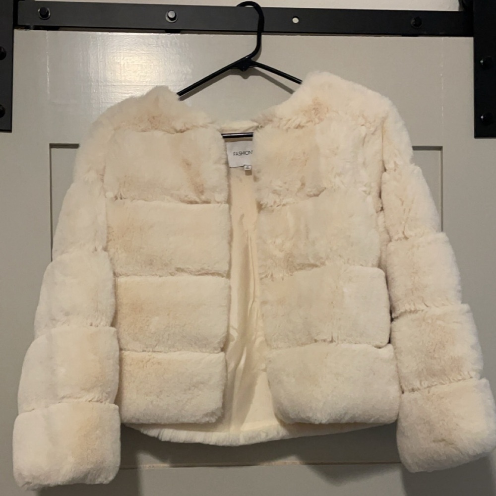 Ivory, faux fur coat. New without tags